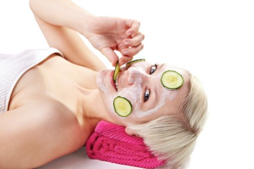 Eating cucumber face mask